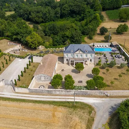 Holiday home De Font Verriere - Maison De Maitre Avec Piscine Champmillon