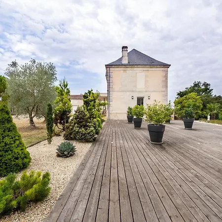 Holiday home De Font Verriere - Maison De Maitre Avec Piscine Champmillon